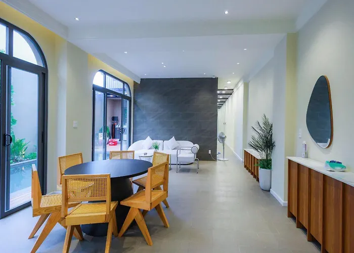 Hoang Bich Son Villa *